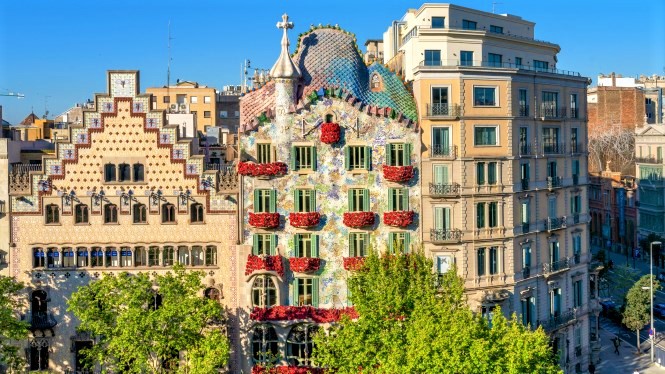 Sant Jordi Casa Batllo Barcelone fleurs roses tourisme Photo BarcelonaTurisme