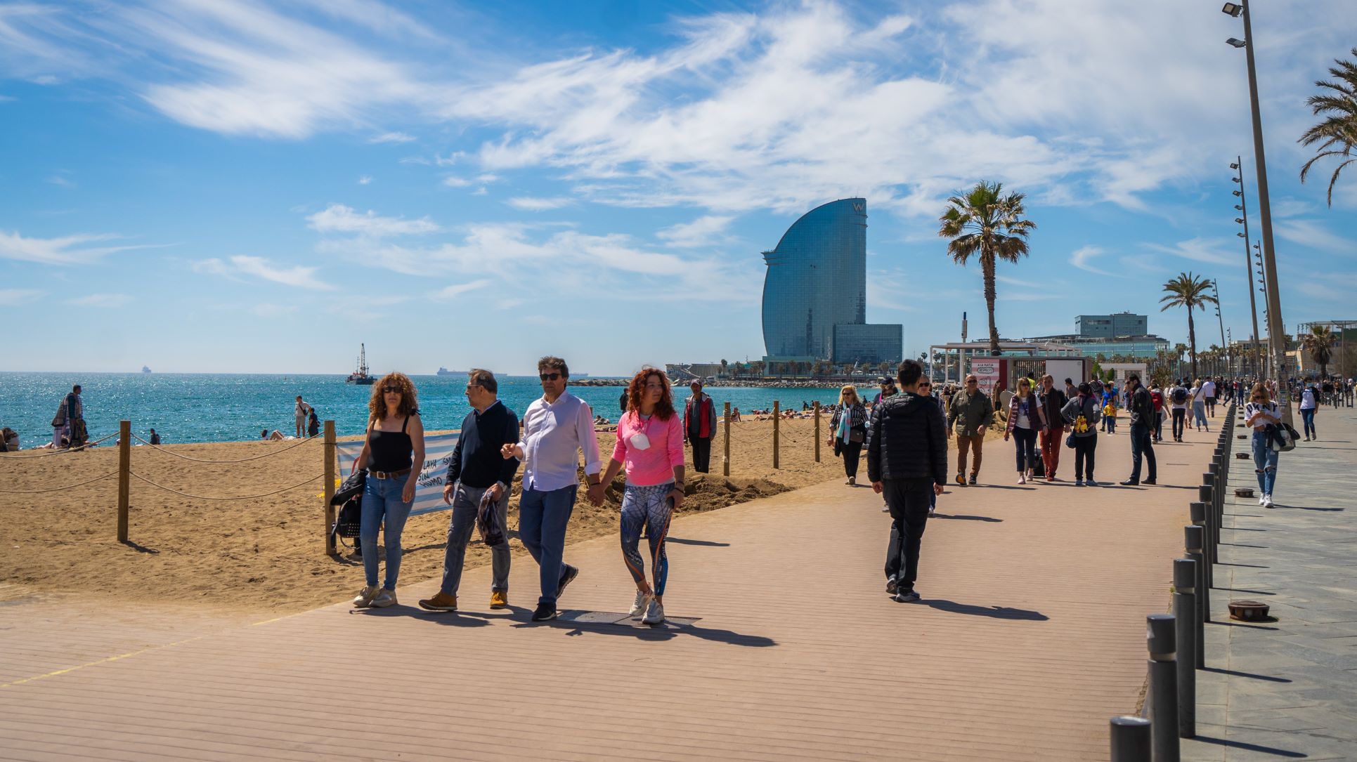 Touristes plage Barceloneta mer gens jeunes amis Barcelone soleil Photo Clementine Laurent Equinox 07404