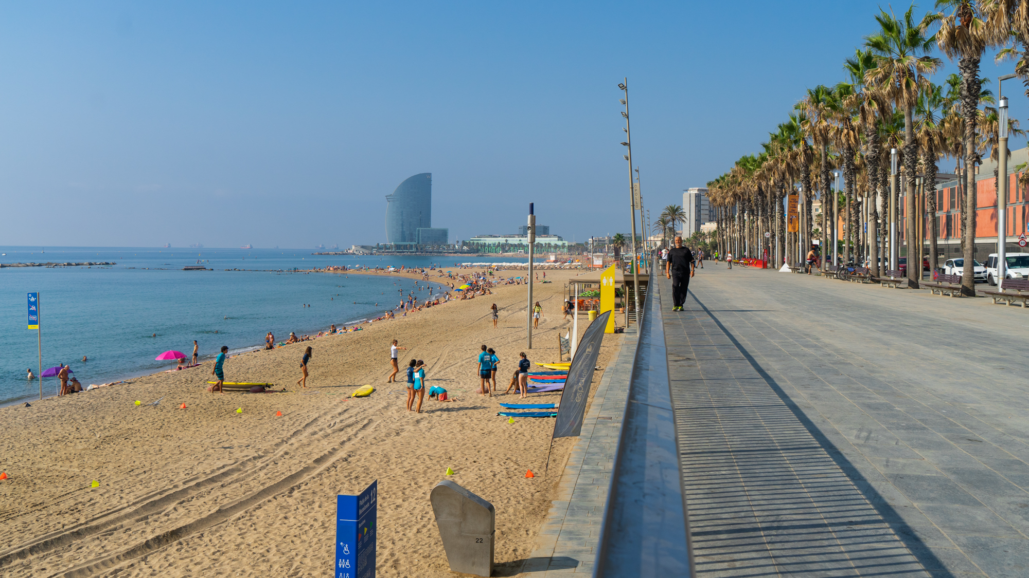 Plage mer Barceloneta promenade bleu palmiers sable vacances ete tourisme Photo Clementine Laurent