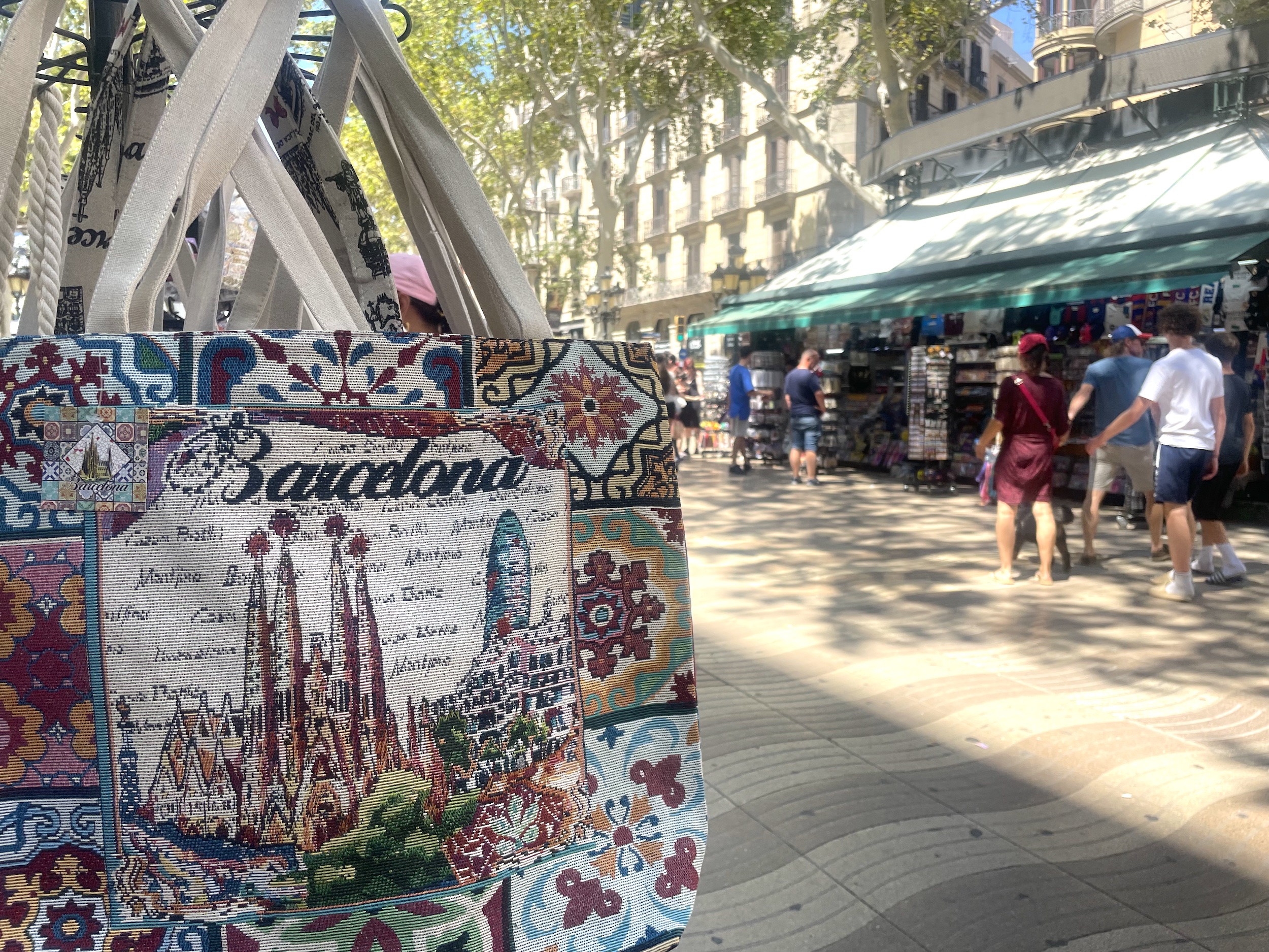 ramblas souvenirs touristes