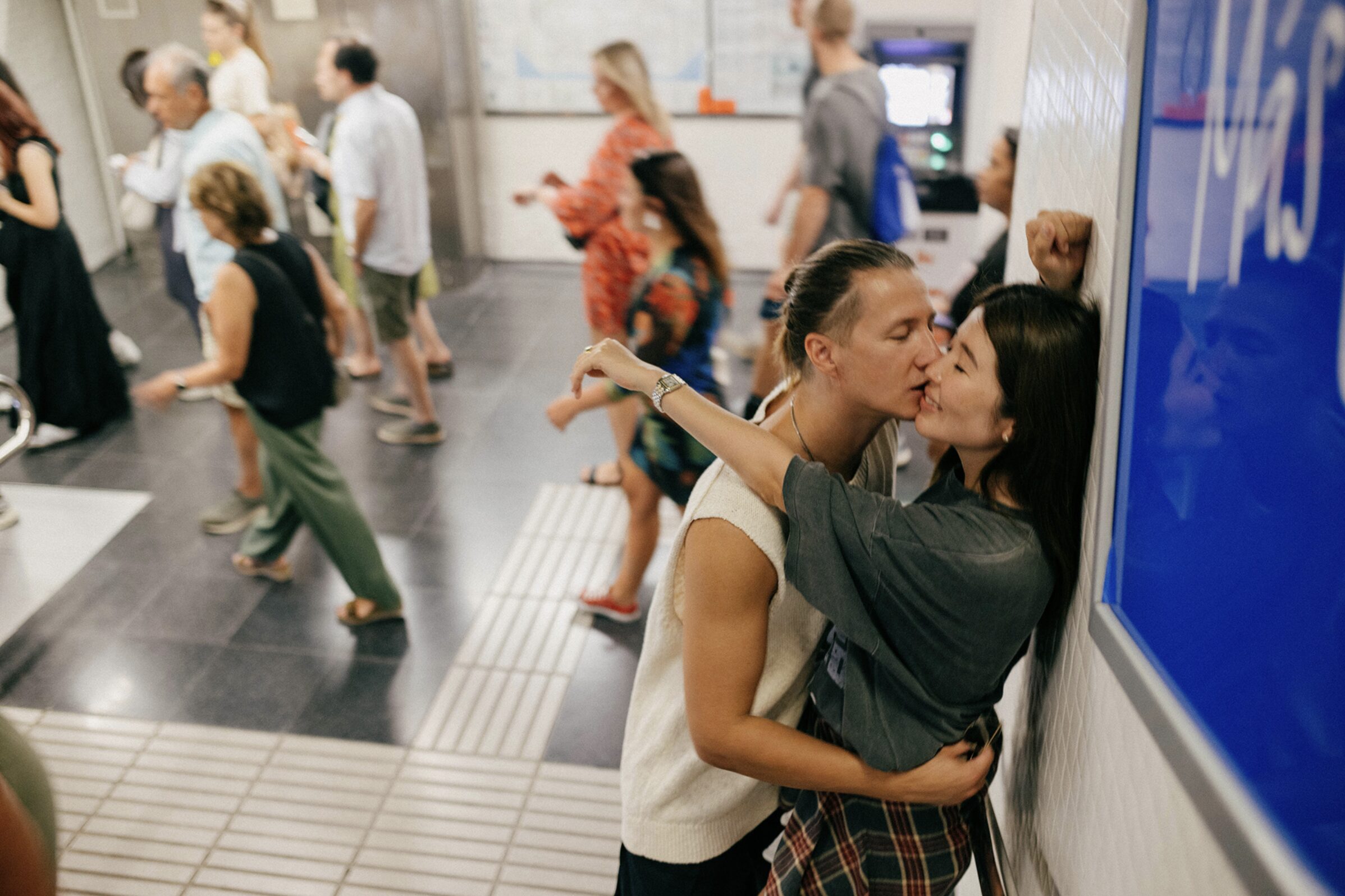 Amoureux dans le métro